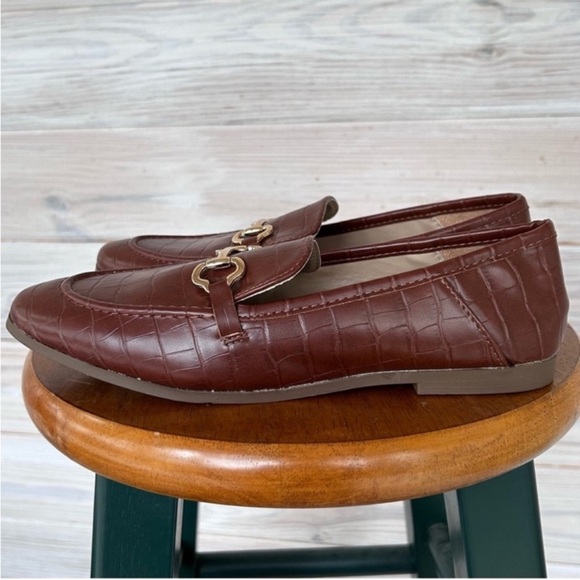 Zara Croc-Embossed Brown Loafers with Gold Detail $68 - Picture 9 of 11